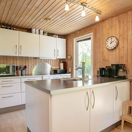 8 Person Holiday Home In Tranek R Транекер Экстерьер фото